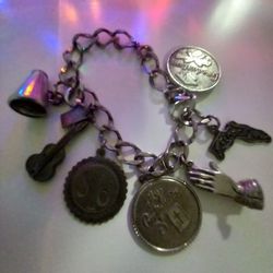 Sterling Silver Vintage Charm Braclet. Soooo Cute!  Good Condition.