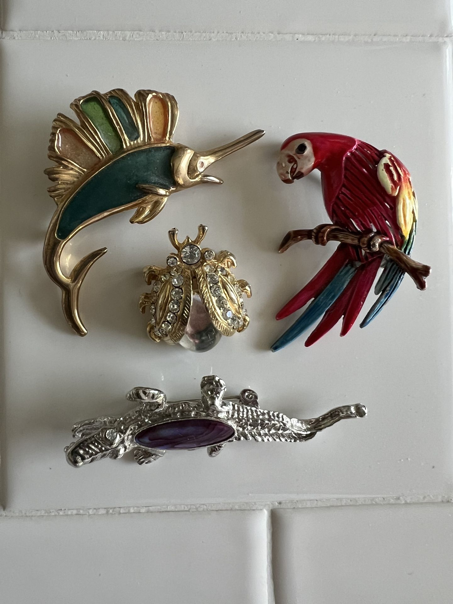 Vintage Brooches / Animal Pins / Jewelry