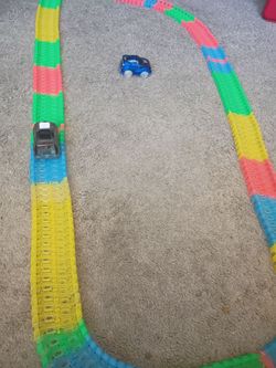 Flexible Toy Race Track Set with Cars