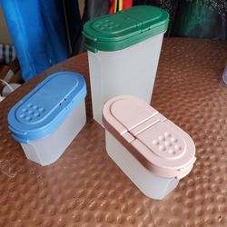 Three Rubbermaid Spice Or Shaker Containers