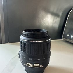 Nikon AF-S DX NIKKOR 18-55mm f/1:3.5-5.6G VR