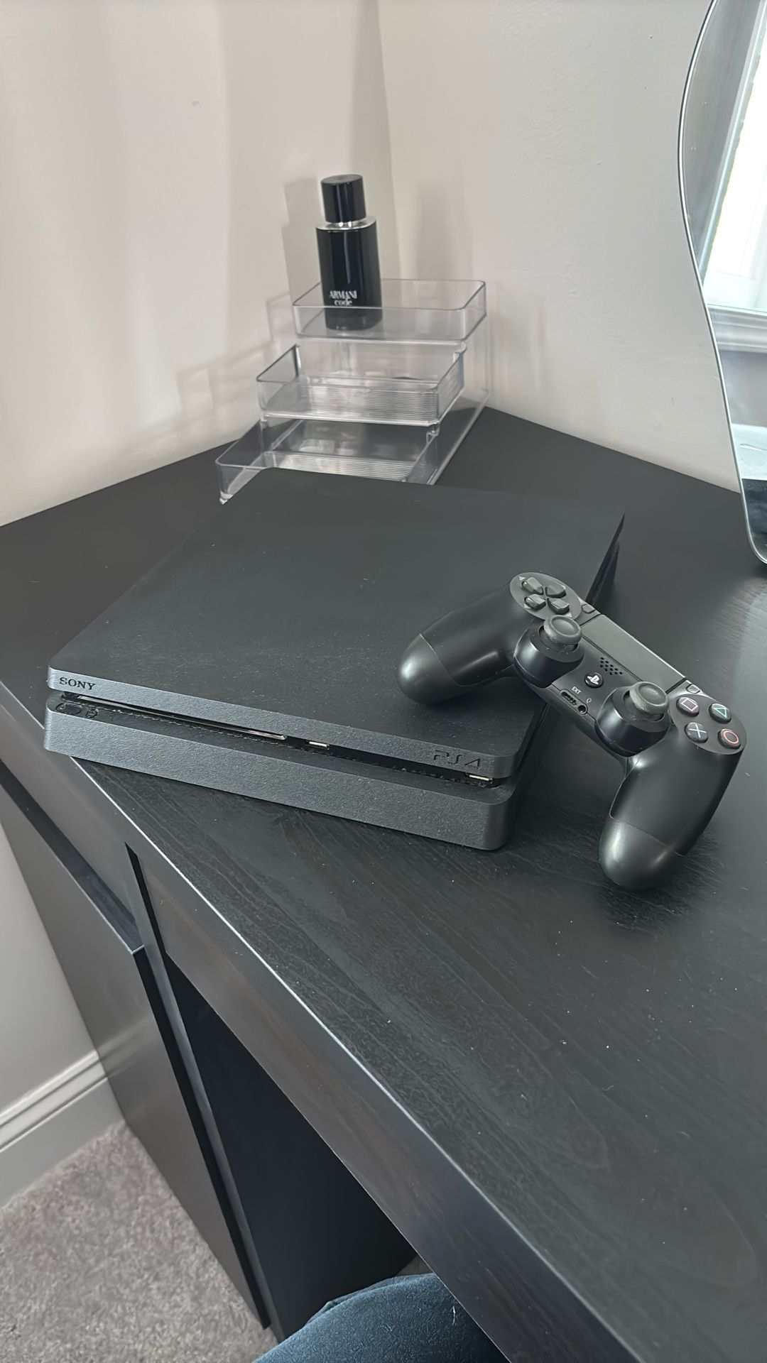 PS4 Slim (CUH-1215B 1TB Storage)
