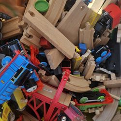 Thomas & Friends Wooden Train Set - Tracks, Trains & Accessories