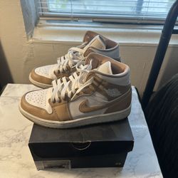 Jordan 1 Mids