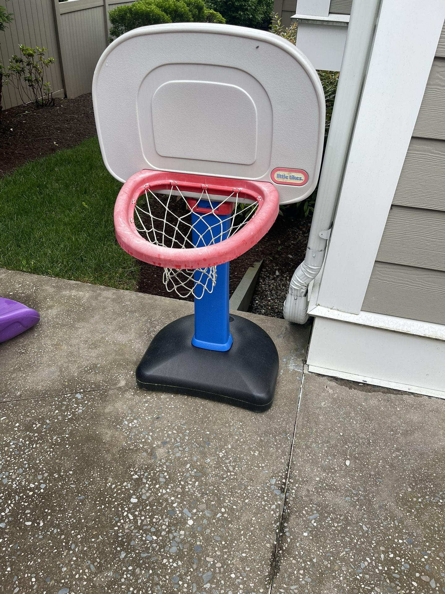 Little Tikes Basketball Hoop (adjustable)
