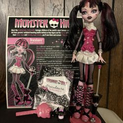 Draculaura Monster High Doll
