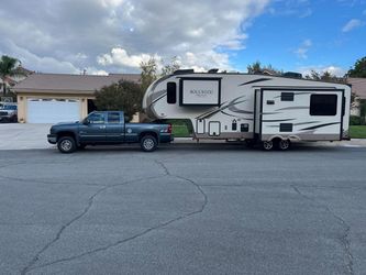 2018 Forest River Rockwood signature light 5th wheel model 8289WS