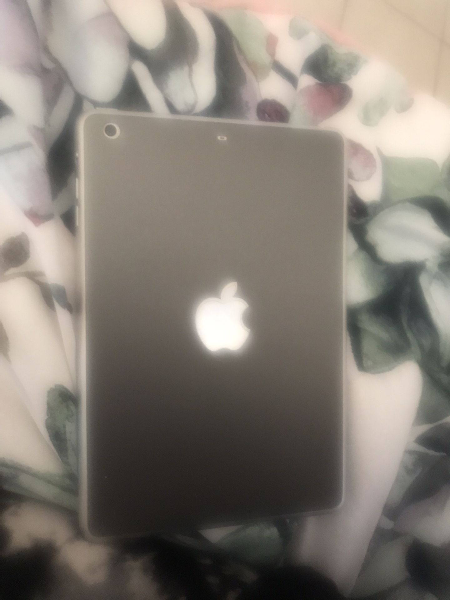 Apple iPad Mini 3 64GB WiFi Tablet 7.9”