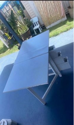 Folding table