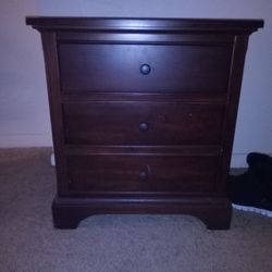 3 Drawer end Table/ Night Stand