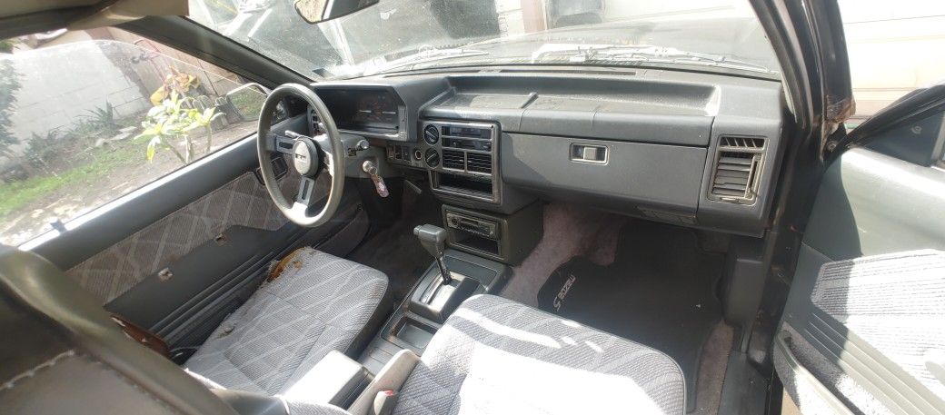 Mazda B2600.      $2600