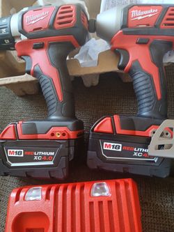 M18 milwaukee combo kit drill driver/lmpact driver 2 battery 4.0ah  And Charger