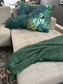 Throw Pillows And Blankets 