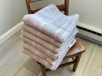 7 Light Gray Towels 23” x 39” 100% Cotton Mainstays Brand Preowned PRICE FOR ALL