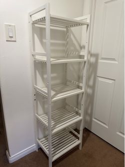 White bookshelf very good condition