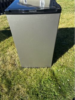 Frigidaire mini fridge