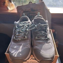KEEN HIKING SHOES