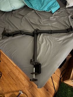 Dual monitor mount