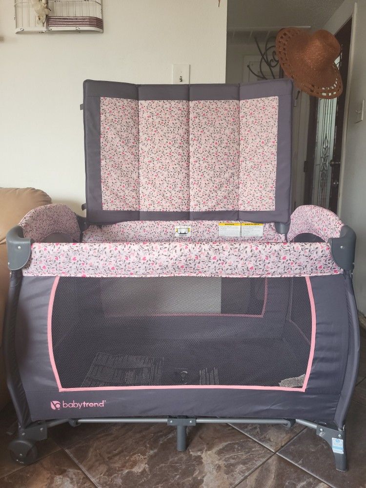 BABY TREND PLAYPEN/CORRALITO FOR SALE