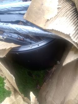 Corn deer spreader w tall legs NEW box is ruined has motor