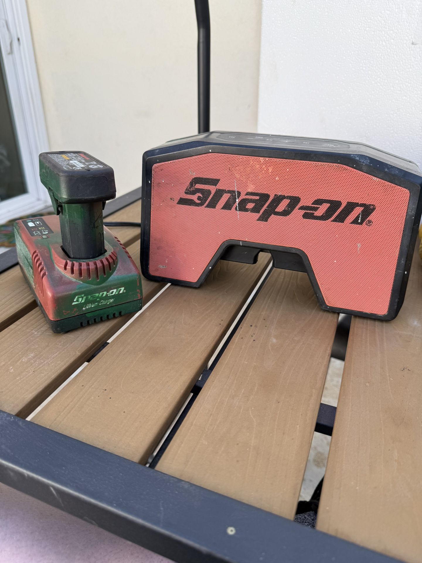 Snap On Bluetooth Speaker With Battery And Charger