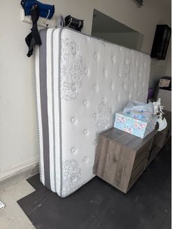 Queen size pillow top mattress 14in