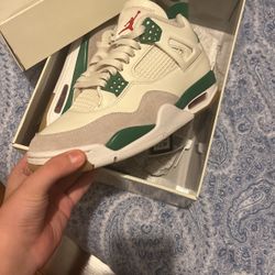 Jordan 4 Pine Greens Size 8 