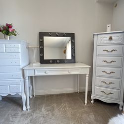 Vintage Chic White Desk with Drawer / Make up Table With Pull Out Drawer