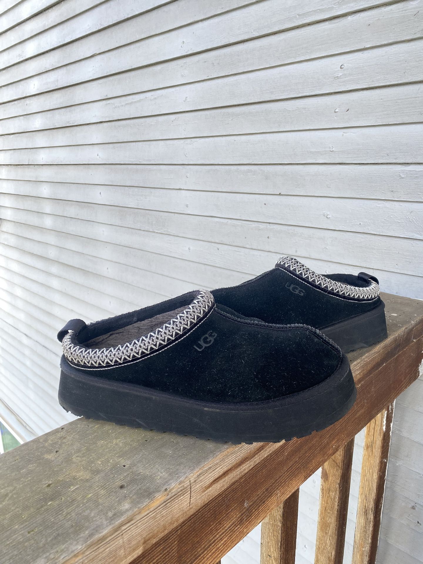 UGG Tasman slippers/SIZE 9
