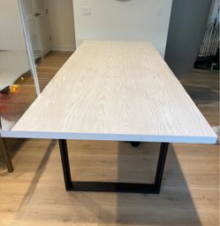 West Elm Avery Dinning Table