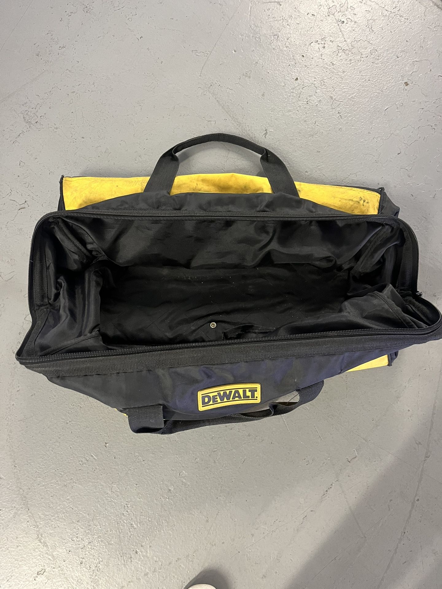 Dewalt Heavy Duty Duffle Bag
