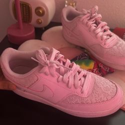 pink nike 