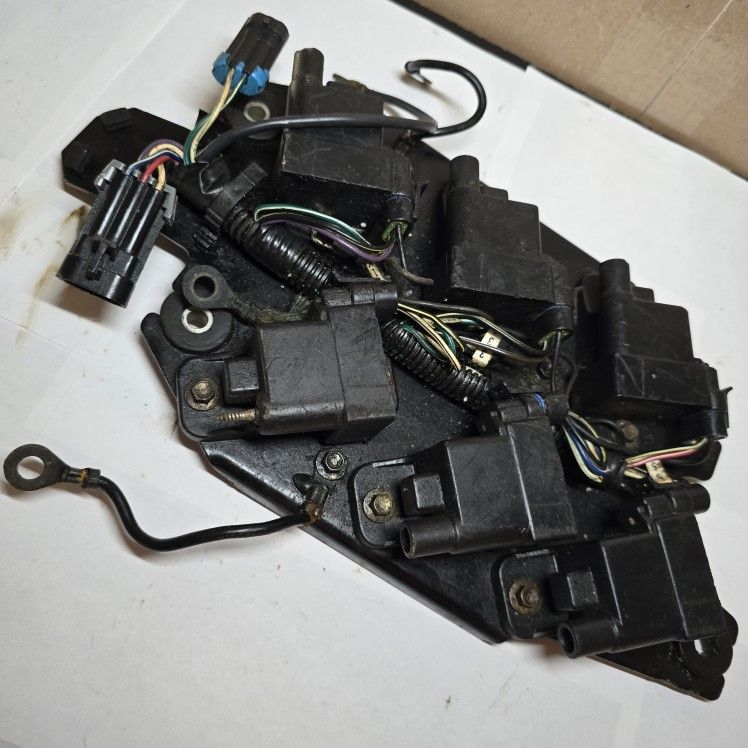 Used Mercury CDM Assembly P/N: 827509A7 & Ignition Coils
