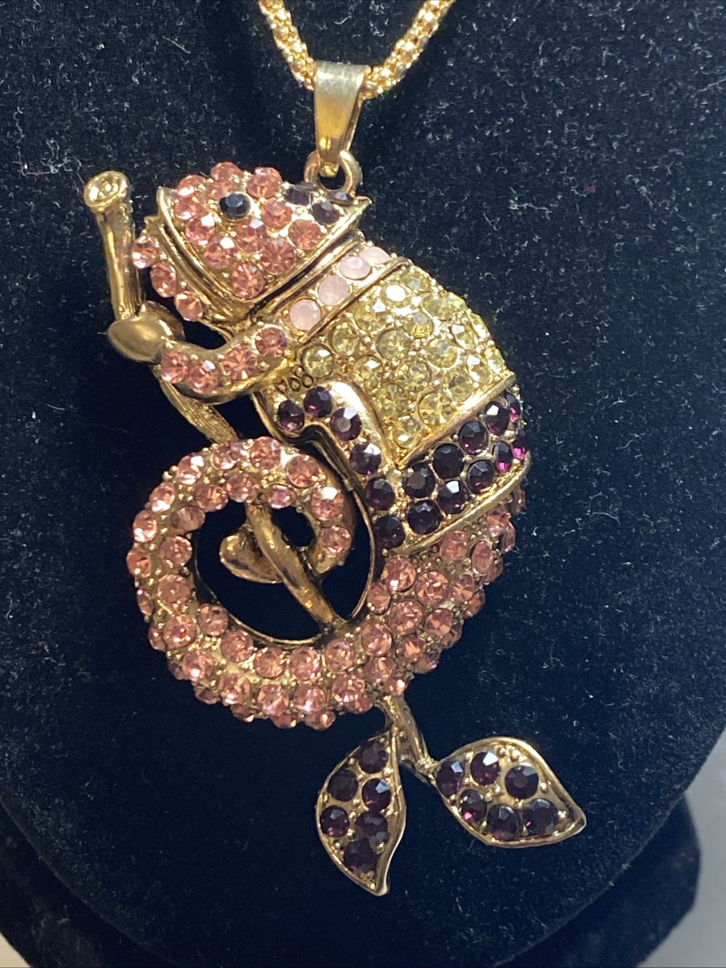 Betsey Johnson Pink Rhinestones Chameleon Pendant Long Chain Necklace 24 Inches 
