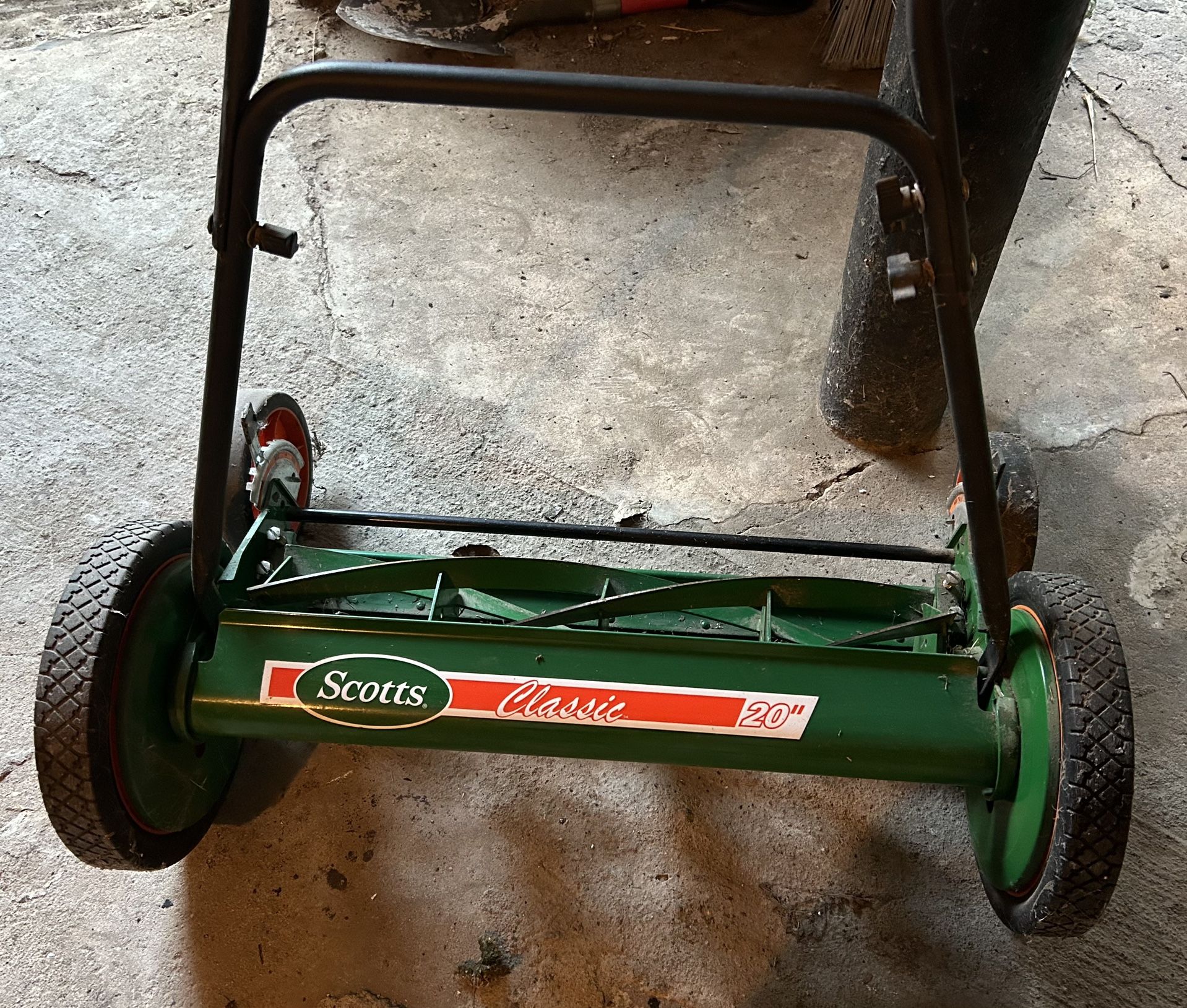 Scotts Classic 20 in. Manual Lawn Mower