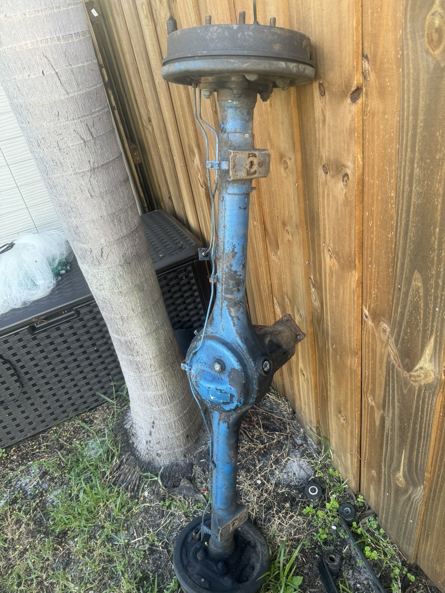 Mazda B2000 Rear Axle And Leaf Springs