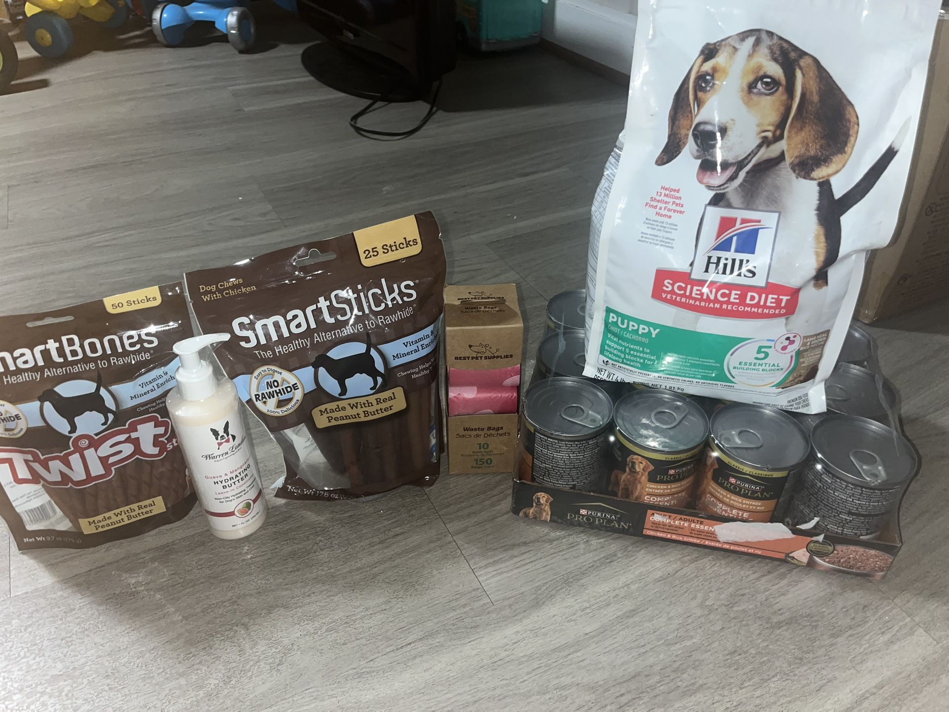 Dog Food Includes Sandwich, Conditioner, Defecating Bags And Canned Food