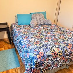 Beautyrest Queen Bed Frame, Mattress, Box Spring, Bedding & Decor