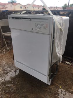 Dishwasher ge white color