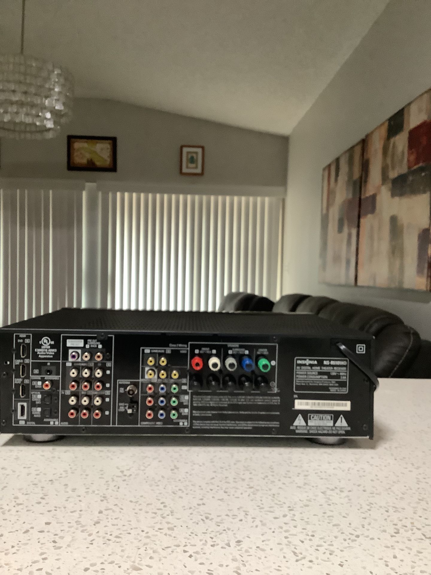 * INSIGNIA * HDMI * HIGH POWER HOME THEATER SURROUND SOUND AND STEREO RECEIVER IN EXCELLENT CONDITION . MUST SEE .