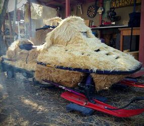 Taun Taun Ski-Mobile