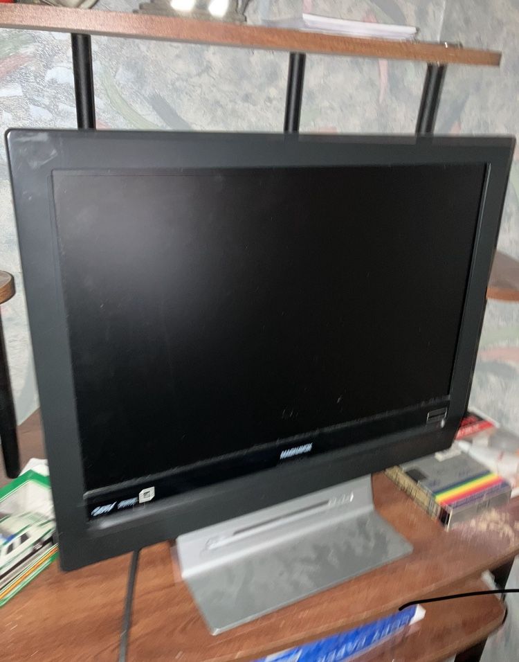 Magnavox HDTV 19 inch with remote and dvd player built in