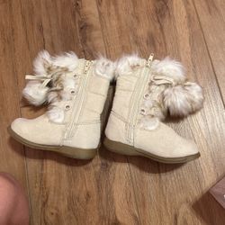 Girls Winter Boots Number  6 