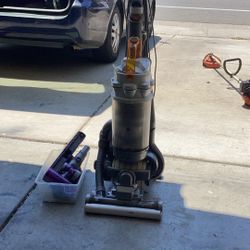 Dyson Waim cleaner works perfect. Excellent condition. All the attachment is include never lose section.