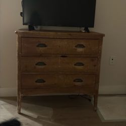 Wooden dresser 