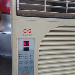 $25 DAEWOO AC 5300btu/h. Model: COOLING CAPA. FAST ICY COLD NICE CLEAN WORKING 5,300 BTU/h
