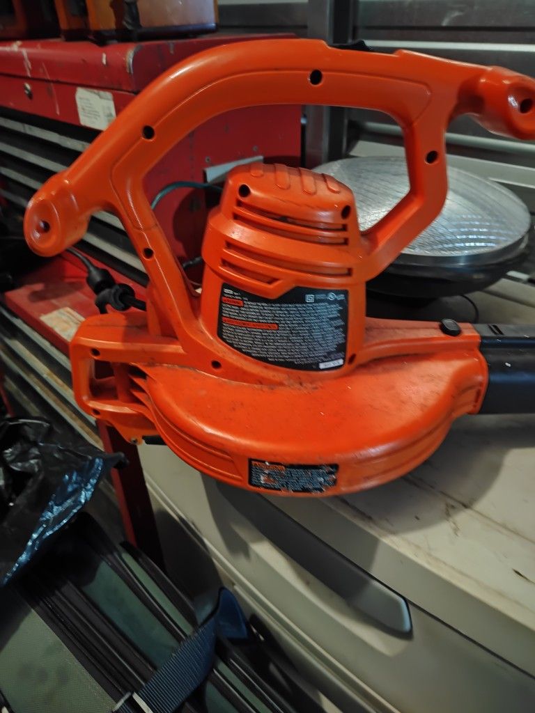 Black & Decker BEBL7000 VACPACK 3-in-1 Leaf Blower/Vac/Mulcher