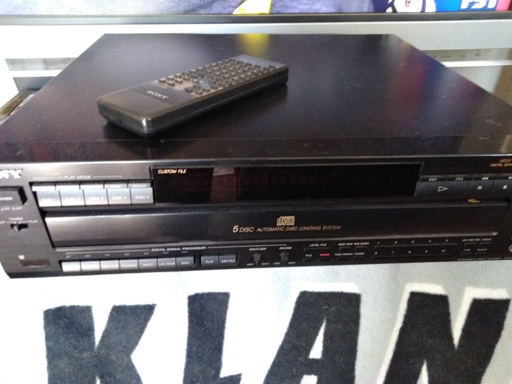 Sony 5 disc CD player high-density linear converter digital Servo system optical digital output