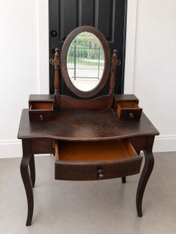 Vintage vanity table w/mirror