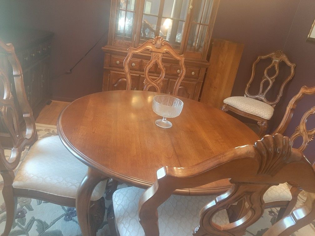 Ethan Allen Dining Room Table And 6 Chair Set